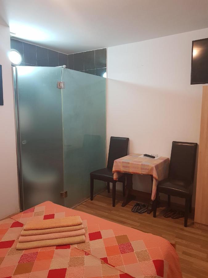 Hôtel Pansion Lug à Belgrade Extérieur photo