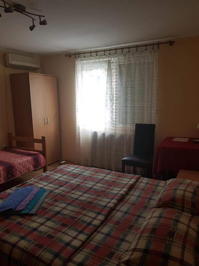 Hôtel Pansion Lug à Belgrade Extérieur photo