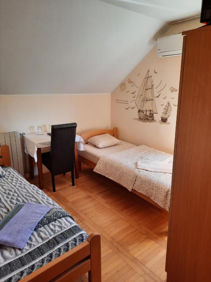 Hôtel Pansion Lug à Belgrade Extérieur photo